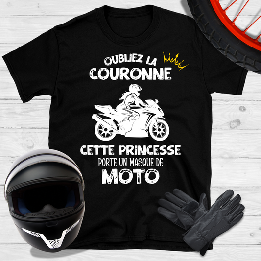 Oubliez la couronne cette princesse porte un masque de Moto T-shirt