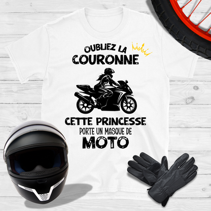 Oubliez la couronne cette princesse porte un masque de Moto T-shirt