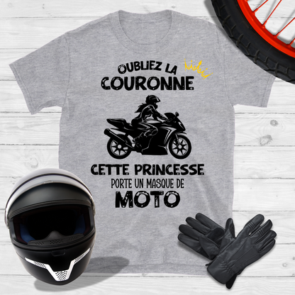 Oubliez la couronne cette princesse porte un masque de Moto T-shirt